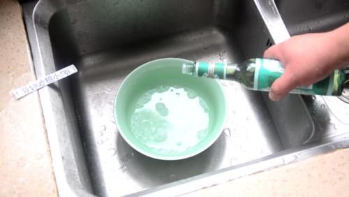  厨房下水道倒一碗水，厉害了，下水道不脏不堵也不臭，早知早受益