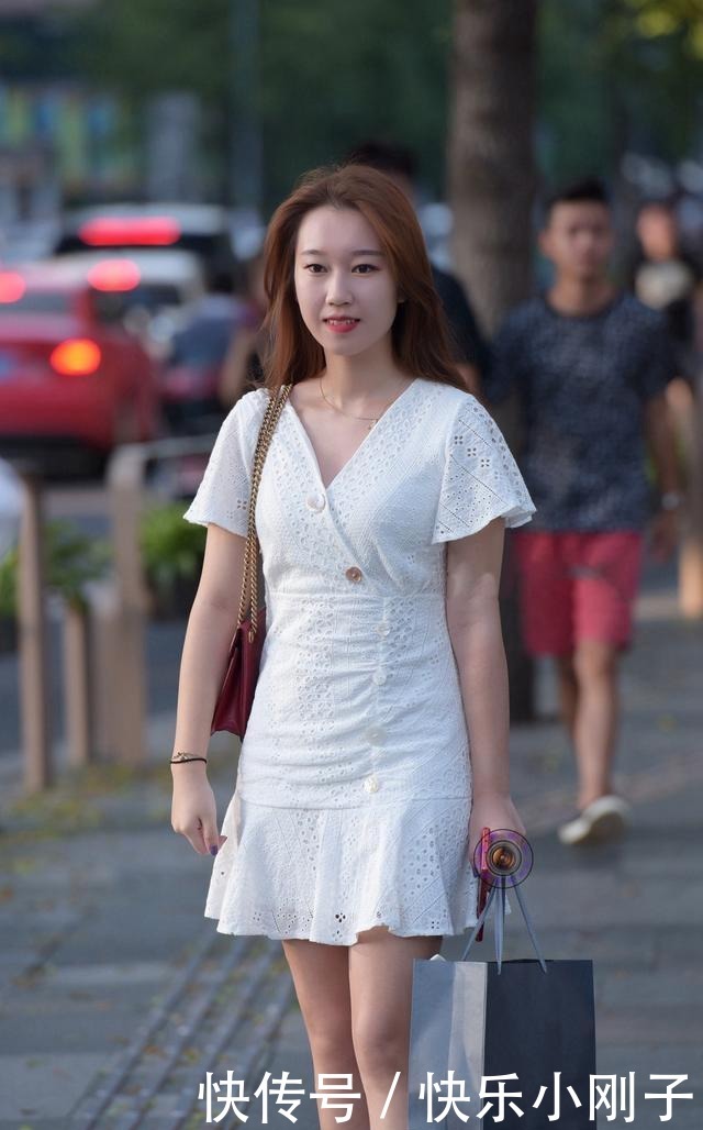 紧身衣|时尚精致的连衣裙穿搭衬托优美的线条，时尚女生都喜欢，淡雅大方