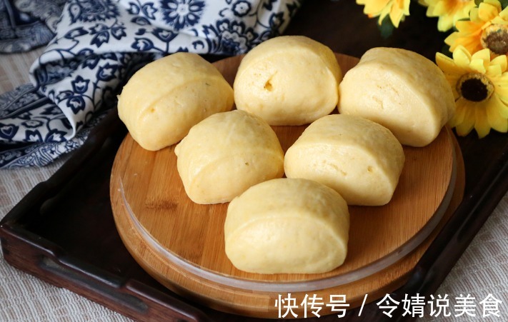 这才是玉米面馒头简单的做法，一揉一切，香甜又暄软