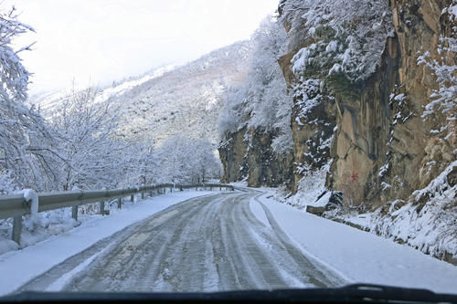 单人单车独闯夹金山 谁说两驱车不能挑战冰雪路