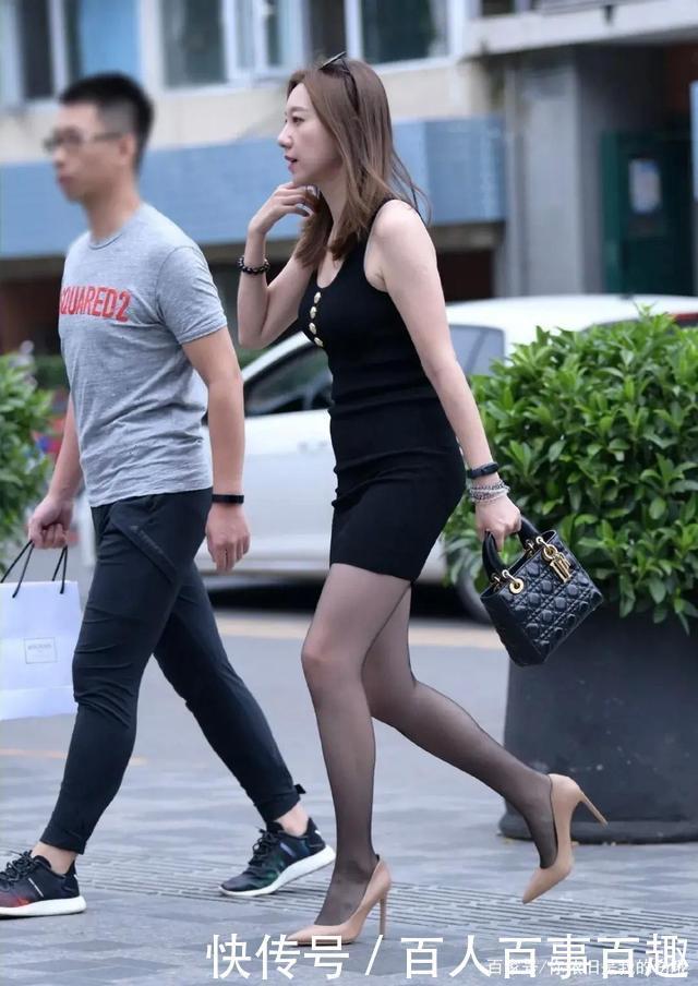 设计|修身包臀的设计凸显身材,修饰腿部线条,显得双腿格外修长美观