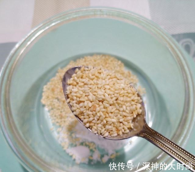 简易辣椒油,香辣好吃,做法也很简单!