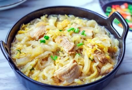 大厨|炖酸菜时,酸菜别直接就下锅,大厨教我1招,酸脆入味好吃还不腻