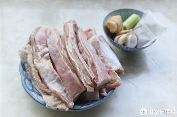 羊排这样做真香，肉都离骨了，一锅炖3斤吃起来太过瘾了