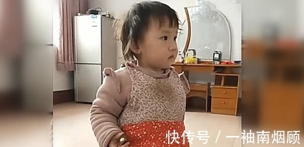 奶奶|两个小姐妹,一个是奶奶带大的,一个是姥姥带大的,还是有区别的