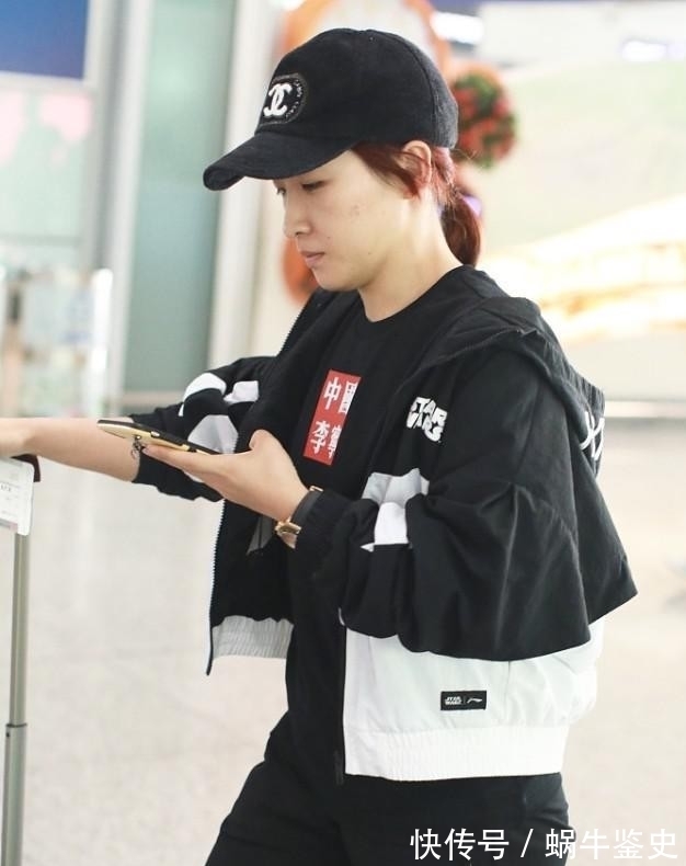 金牌|没得金牌的刘诗雯脱下队服也可爱,休闲造型太舒适,低马尾显元气