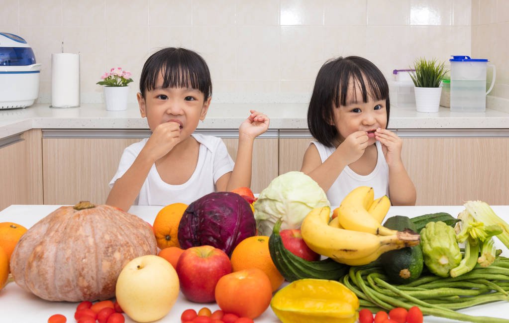 苹果|夏末秋初，宝宝养护需注意什么？吃对水果能让他们更健康