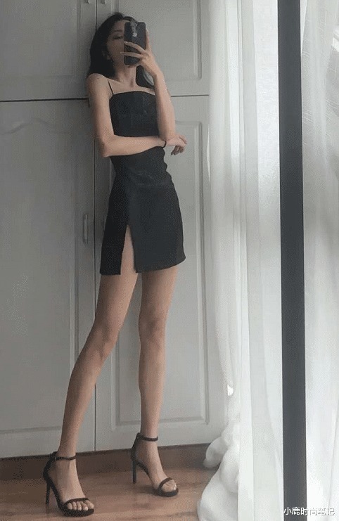 人生中|人生中第1双高跟凉鞋，高度差不多是8厘米，一直珍藏到现在