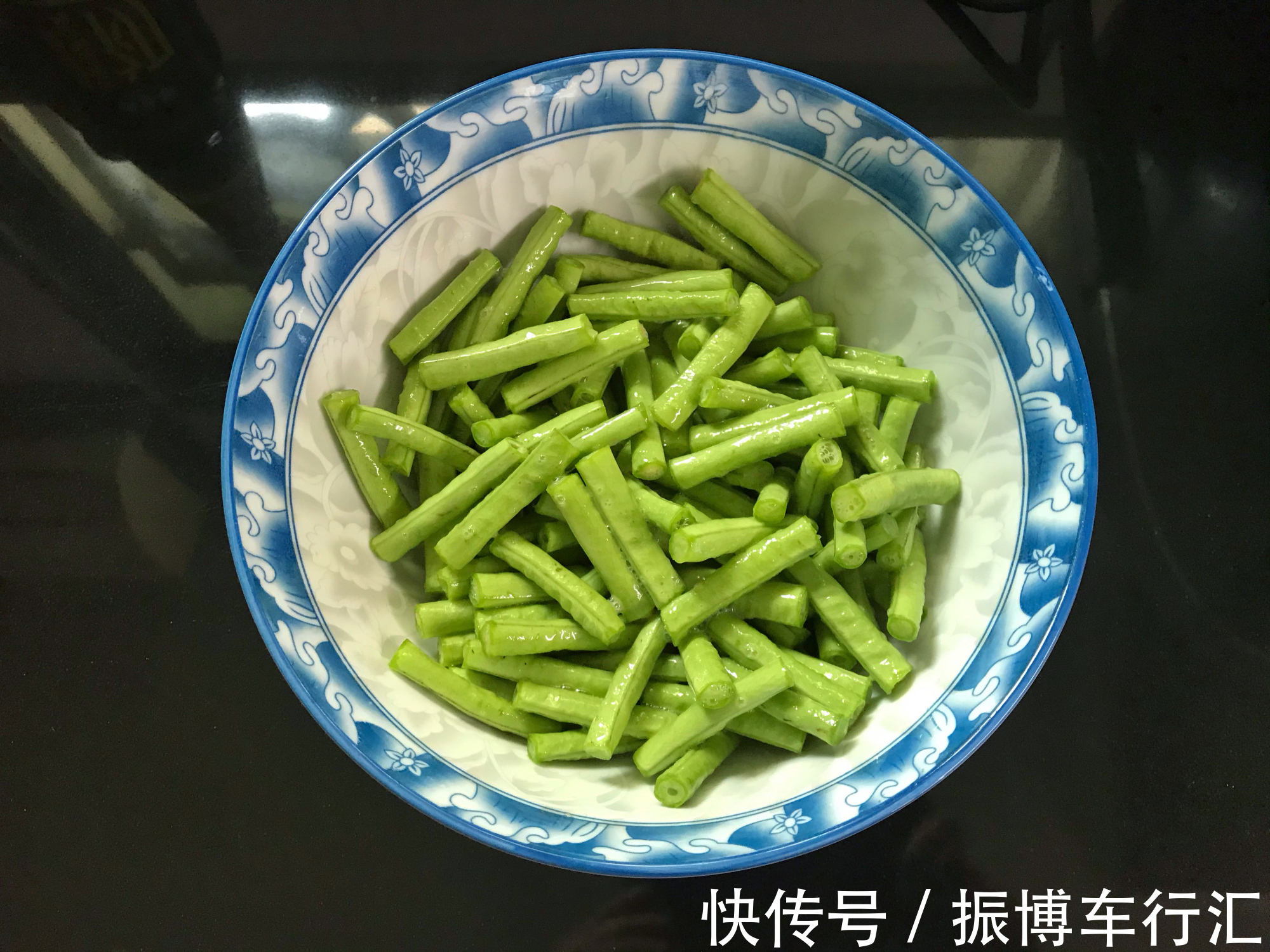 小米椒|豆角里打入1个鸡蛋,不炒不煮,没想到如此好吃,开胃解腻不长肉