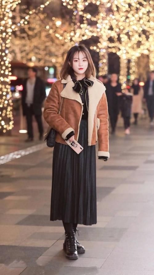 冬天的搭配也时髦，打造出窈窕的身姿，均衡美感带来很好的实用性