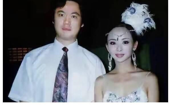 聋哑人|湖北姑娘，2岁失聪，却能上春晚表演千手观音，如今怎么样了？