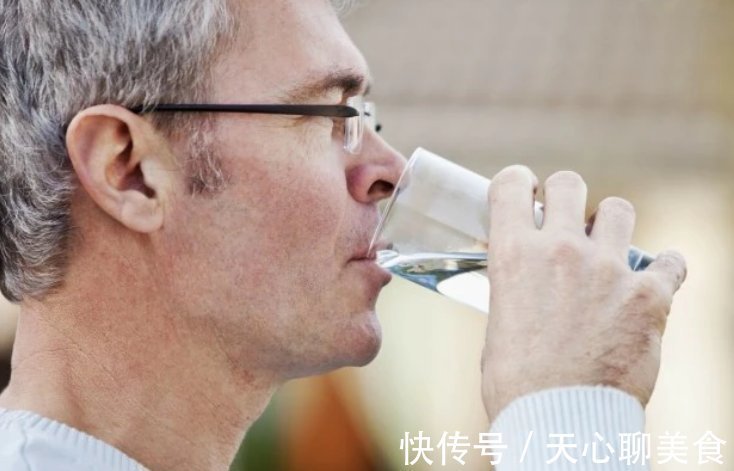 缺血性脑卒中|脑梗“加速器”已公布，医生忠告：想要血管好，3种食物尽量少碰