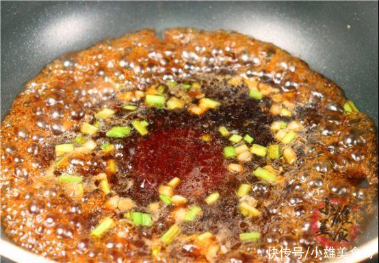 跟着我一起|豆腐里打2个鸡蛋，没想到这么好吃，我家一周吃7次都嫌少，过瘾