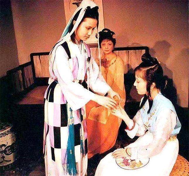 净虚$红楼梦里,为什么有一个藏污纳垢的馒头庵?