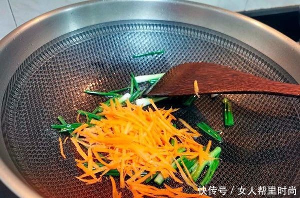 搞定娃儿,一张馄饨皮就够了,鲜甜又多汁,这锅够暖心