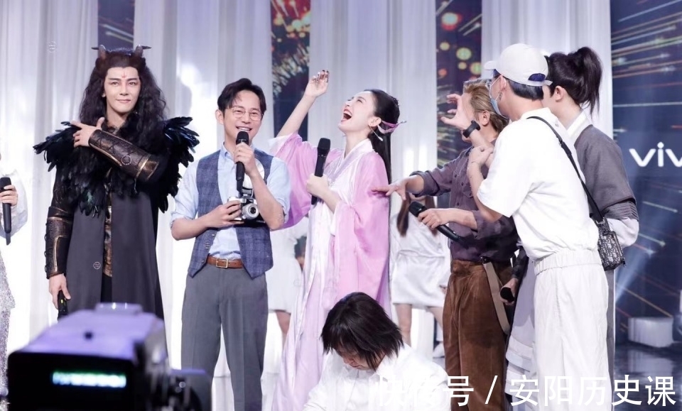 古力娜扎|張雨綺走了，謝娜還沒(méi)有回來(lái)，《快樂(lè)大本營(yíng)》邀請(qǐng)了兩位娜姐做客