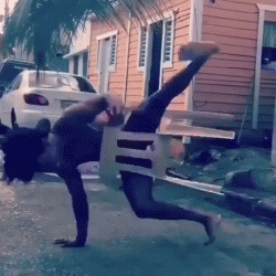 |搞笑GIF:姑娘这么玩,你想笑死我吗?