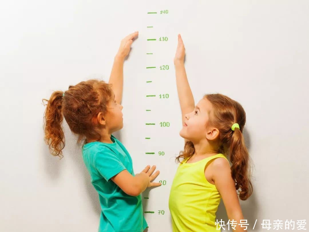 34岁宝妈“沉迷”生娃,看到丈夫后,网友:这种基因难怪这么拼