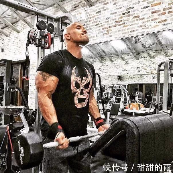 饮食|作死小伙挑战巨石强森5000卡饮食,结果吃到吐了