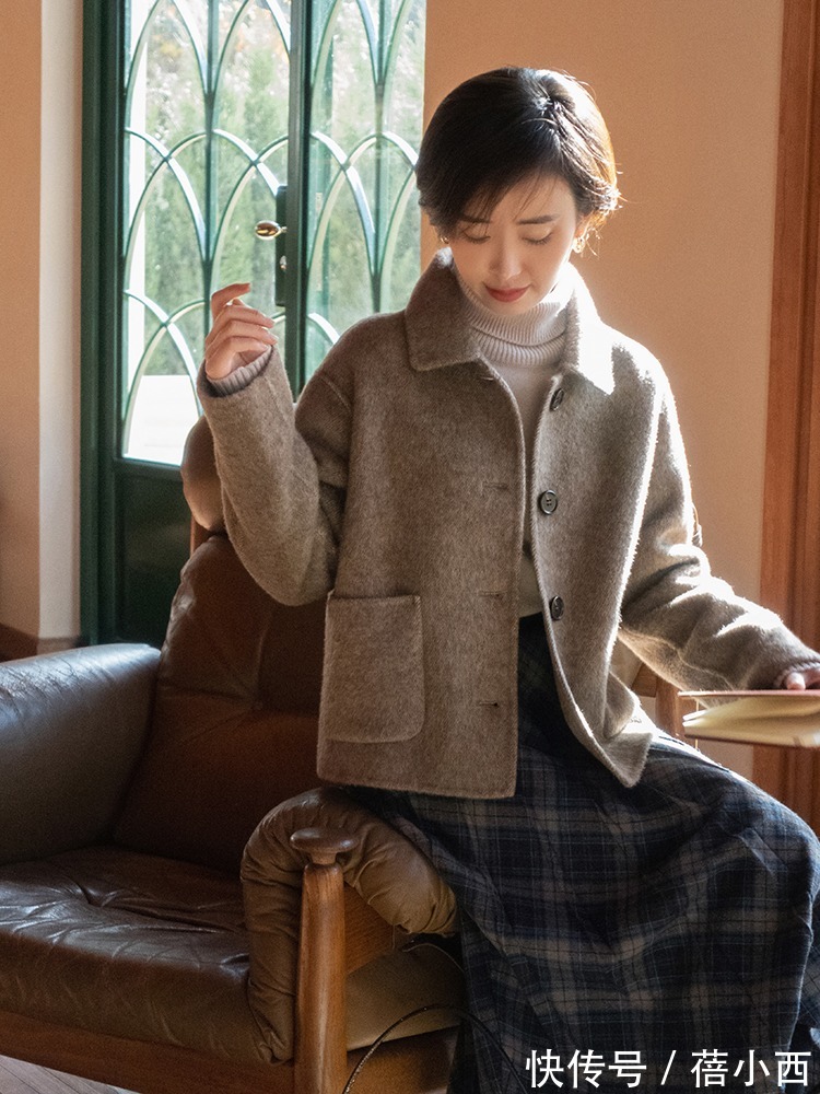 裙装|甭管配裤子还是半身裙,“毛呢外套”都是2022最火单品,超显气质