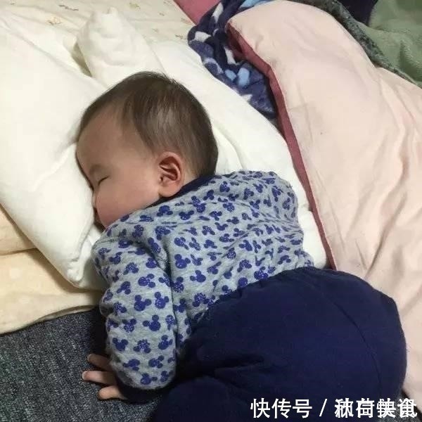 萌宝|搞笑萌宝:当宝宝困到一定地步的时候,意想不到的睡姿就出现了