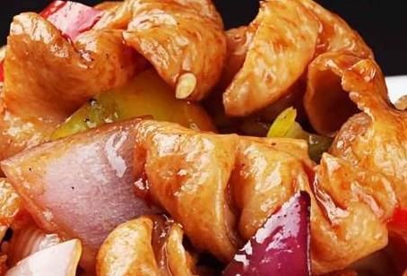 色泽红亮，口感Q弹，看得流口水，吃一口满嘴香，越嚼越香