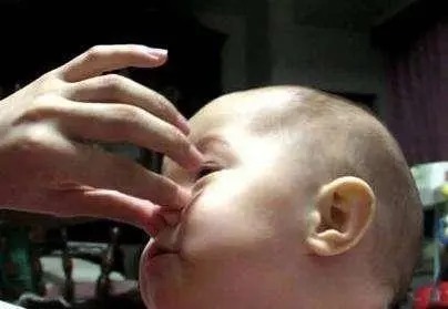 新手爸|新生儿出生后,尽量不要对宝宝做的9件事,新手爸妈早了解早避坑