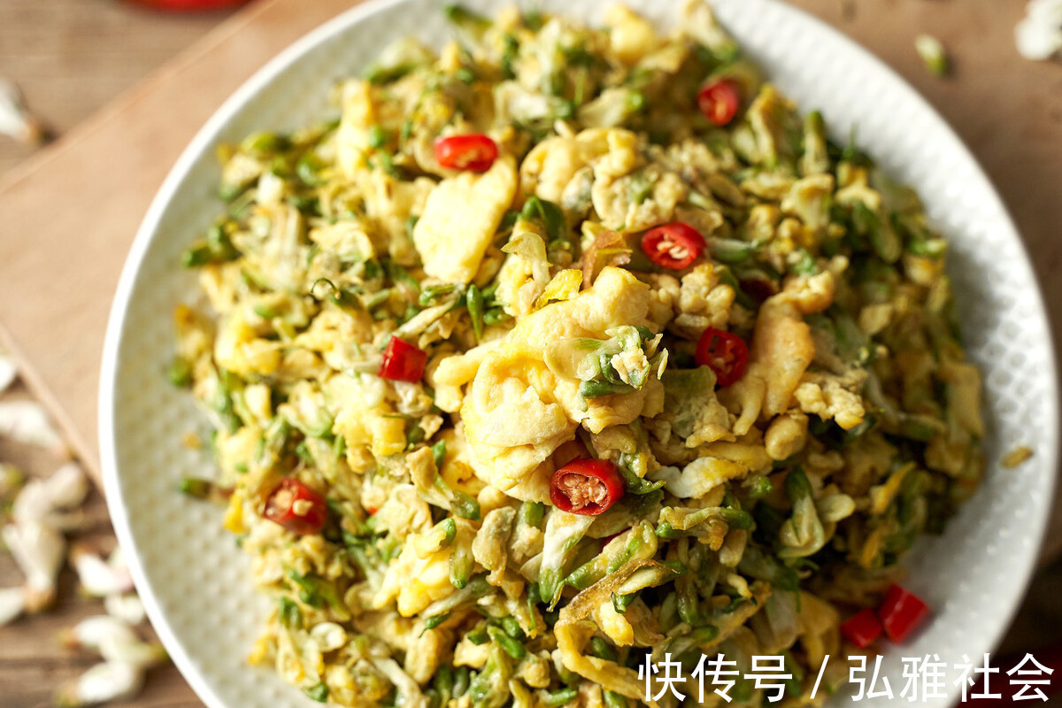 槐花|又到了吃槐花的季节，教你2个保存技巧，一年四季都能吃到鲜槐花