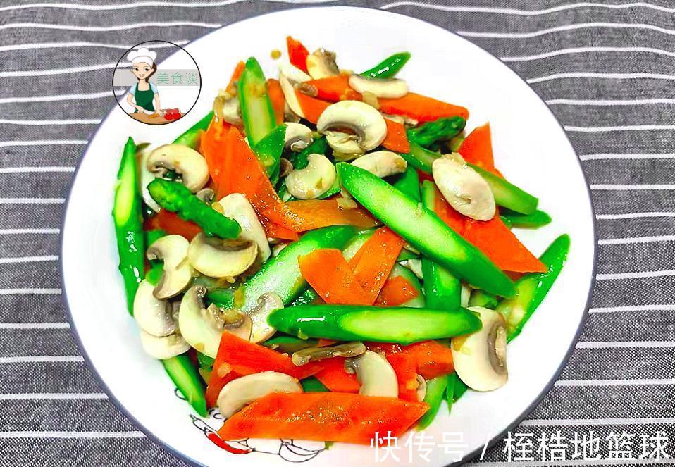 焯水|秋天，此三样素菜一起炒，鲜美极了，不放肉炒也香，秋天吃特养人