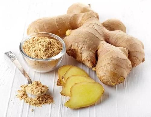 湿气|睡前用“生姜”涂脚底，坚持一周，会有哪些好处？不妨试一下