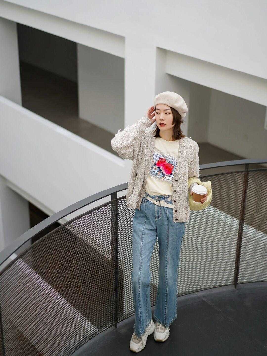 浪漫 牛仔裤真的很浪漫!用它搭配这四类上衣,完全不会暴露身材瑕疵