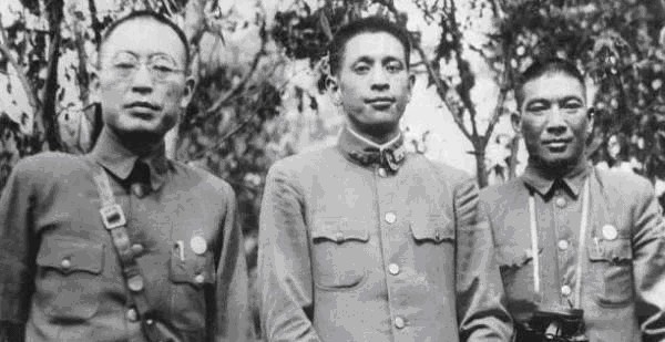 这位|国军这位将军太能跑,被称为飞将军,淮海战役中他经历了一件怪事