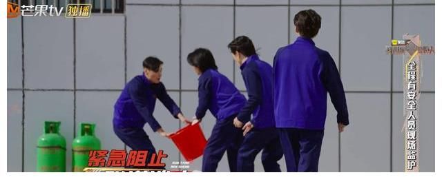 毫无常识！张淇用水扑灭燃气罐，险些酿成大祸，幸亏张晋及时制止