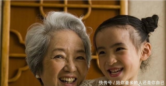 留心|带孩子留心“隔辈亲”,老人们带娃常说这几句话,爸妈需要提防