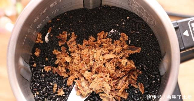 红糖|怕热多吃它,不磨豆浆不泡醋,每天吃2勺好处多,夏天别忘了吃!