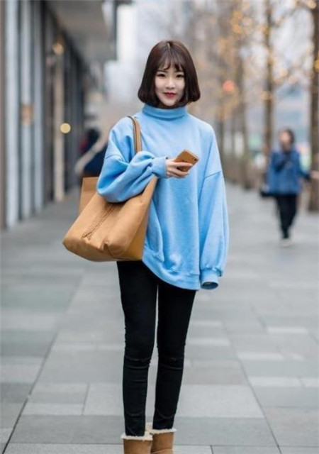  气息|街拍微胖身材的小姐姐，秀出青春活力范，尽显青春迷人气息