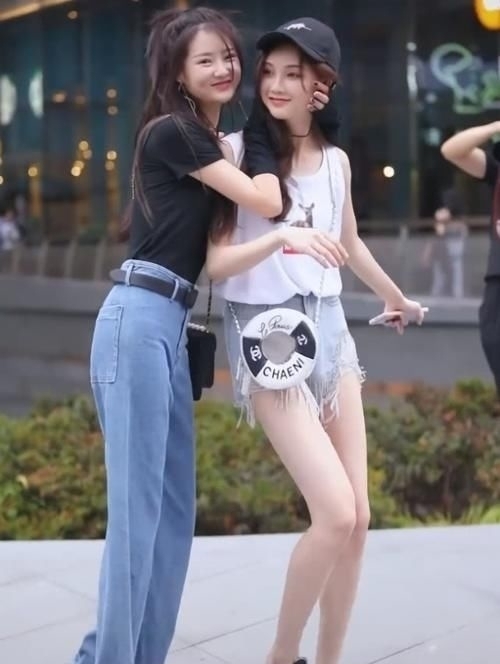 同身形闺蜜出街,终于知道穿长裤和穿短裤的区别差距一目了然