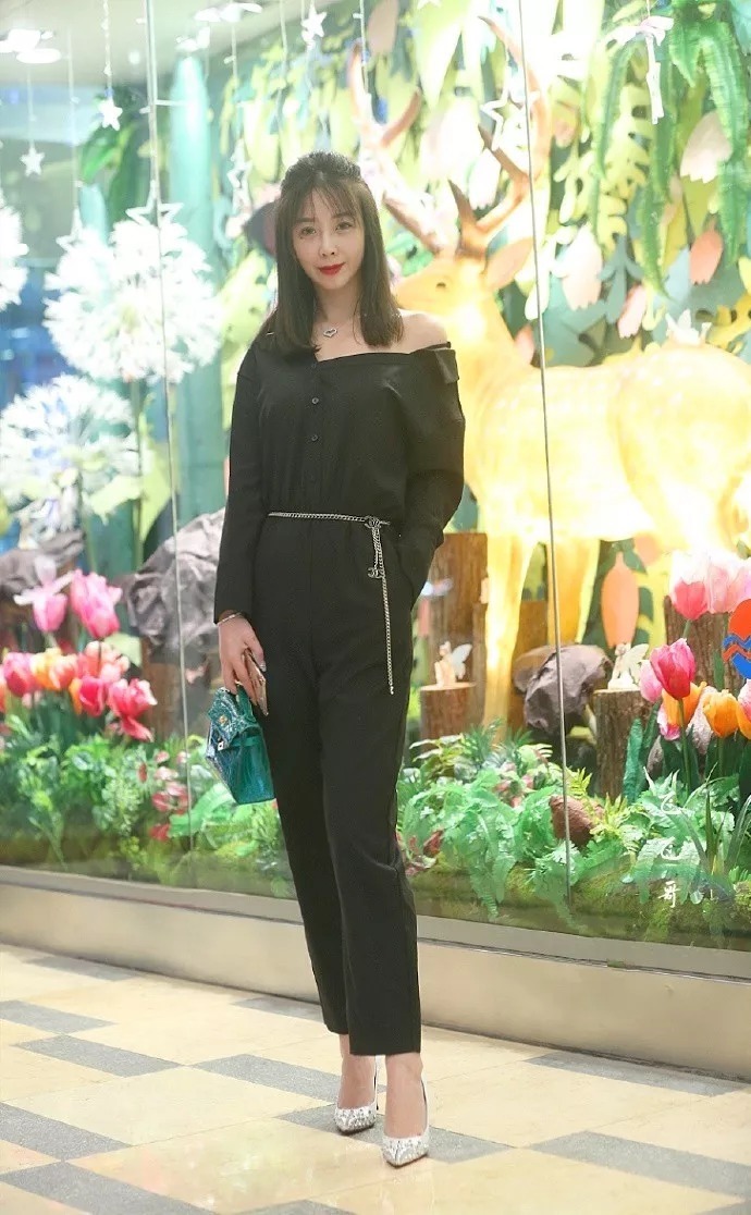 高跟鞋气质穿搭,带给女性时尚的唯美感