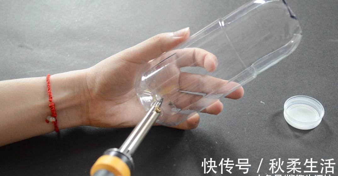 沥水架|塑料瓶我再也不扔了, 改造一下, 粘在厨房里有大用处, 省钱又实用