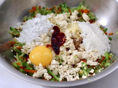 蔬菜丸子这样做，比肉丸子还好吃，外酥里嫩真过瘾