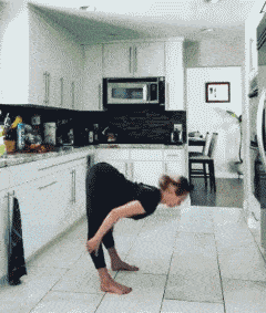 |搞笑GIF趣图:今天在地铁上遇到的,谁有40米的大刀借我用