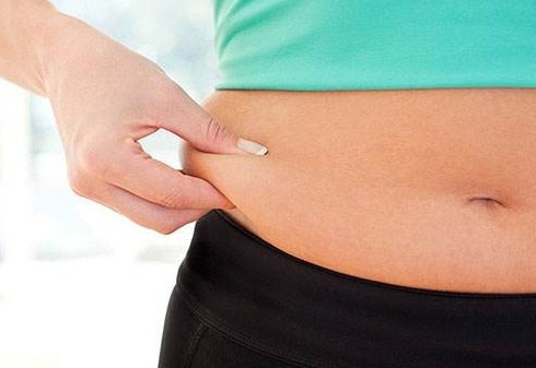 肚腩|睡前若这样拍打肚子，不出一个月，肚腩小了，也许还有助于淡斑