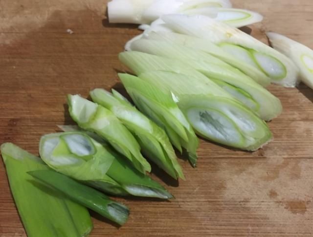 开胃|酸菜炖肉直接下锅？难怪又苦又难吃，教你正确做法，鲜香更开胃