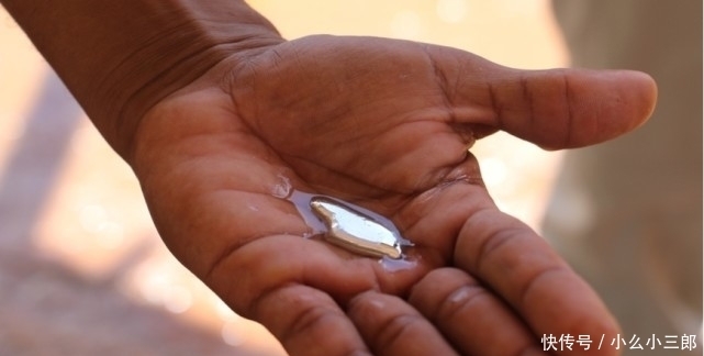 水银为什么不能带上飞机?把它滴在铝板上,发生了有趣的现象