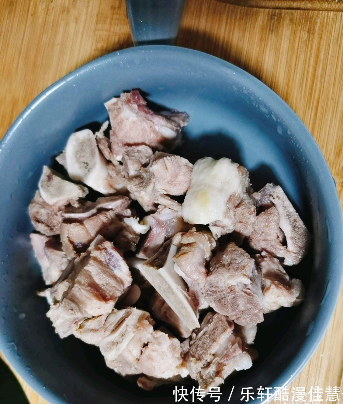 冬瓜块|冬瓜营养丰富，和排骨是经典搭配，炖出来的汤鲜美可口