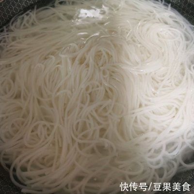 泡米粉|这是海鲜炒粉最正宗的做法，好吃到爆