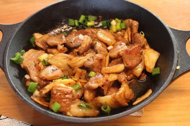 五花肉这样做香死了，比炖肉过瘾，比红烧肉下饭，做法太简单了！