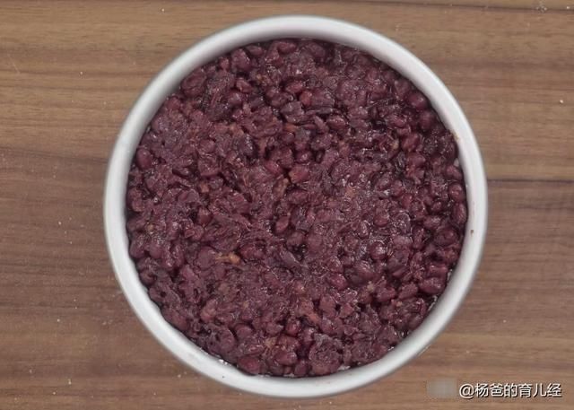 分享一款孩子爱吃的红豆松糕，香甜味美，松软营养，好吃又解馋