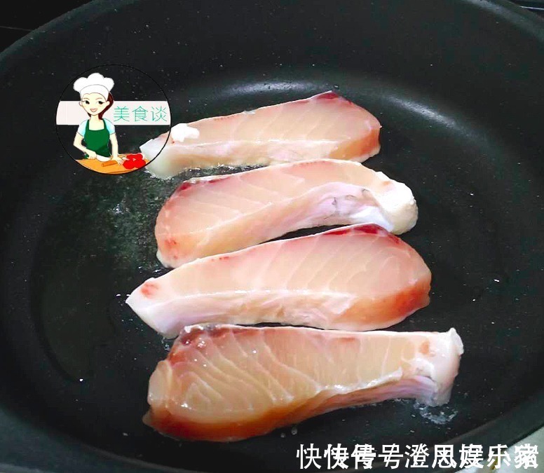 步骤|煎鱼时,下锅前多做这两个步骤,鱼肉不散、不破皮,比刷姜片管用