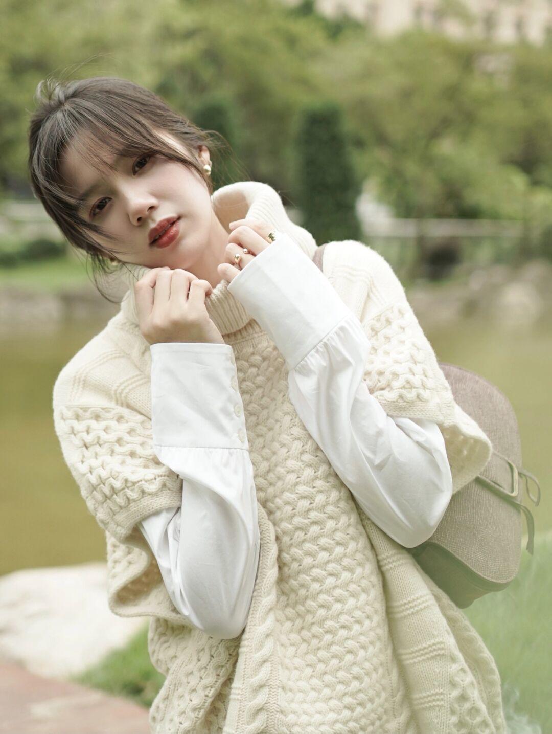 博主 30+女性如何摆脱土气感?针织衫搭配半身裙,高级时髦又减龄